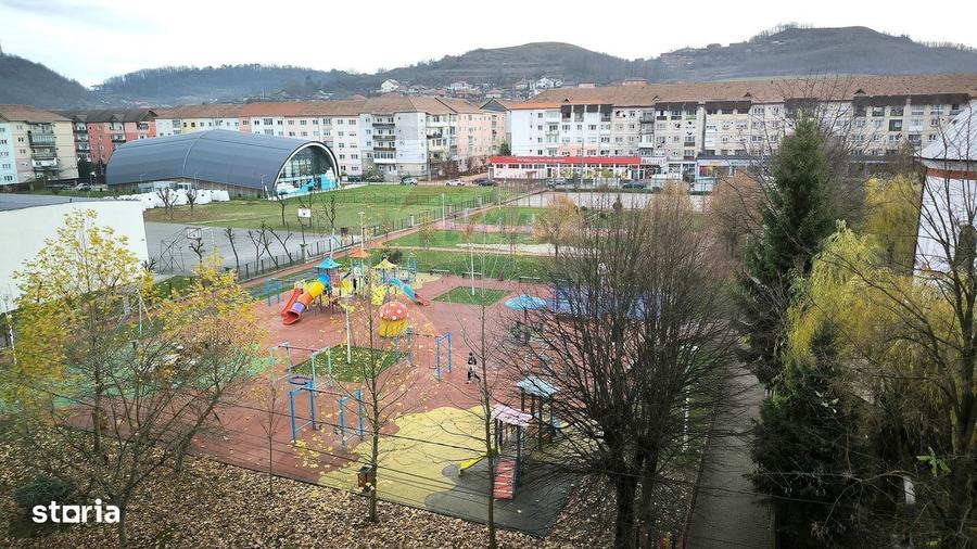 Apartament cu 3 camere decomandat în Vitrometan