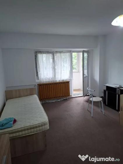 Garsonieră decomandată în Vitan