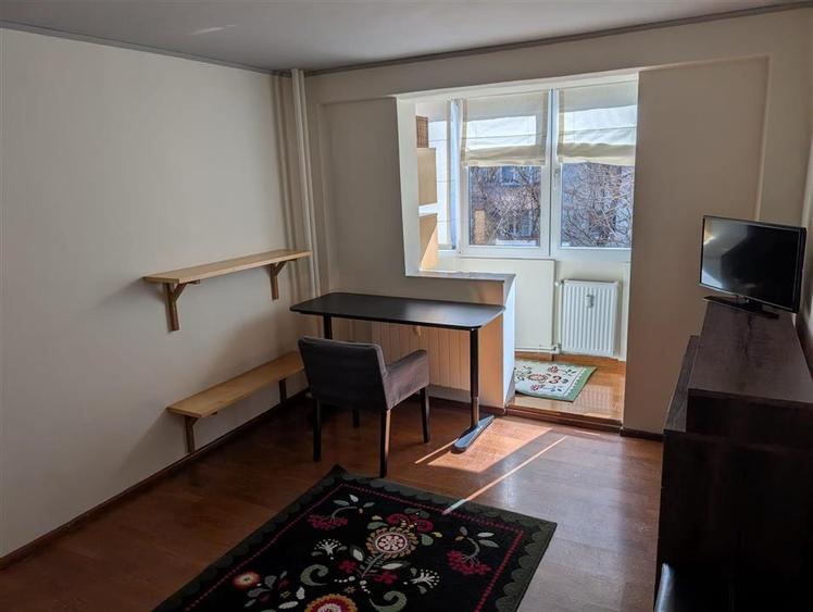 Apartament cu 2 camere decomandat, mobilat în Tei