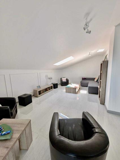 Casă cu 4 camere în Odăi