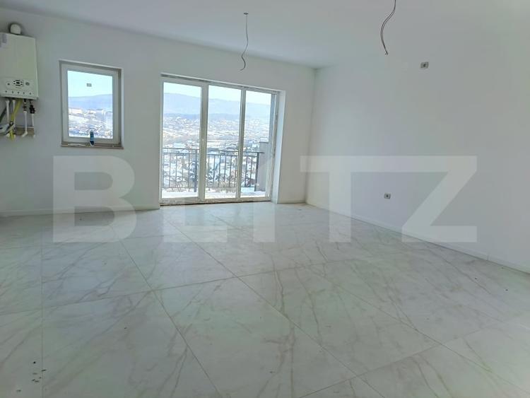 Apartament cu 4 camere semidecomandat în Exterior Sud
