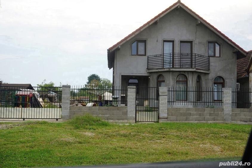 Casă cu Teren 1500 Mp în Bacova