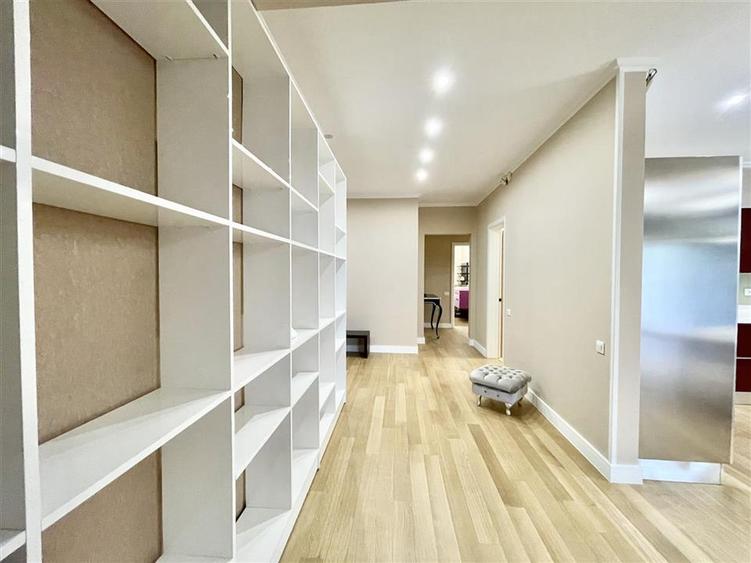 Apartament cu 4 camere decomandat, mobilat în Herăstrău