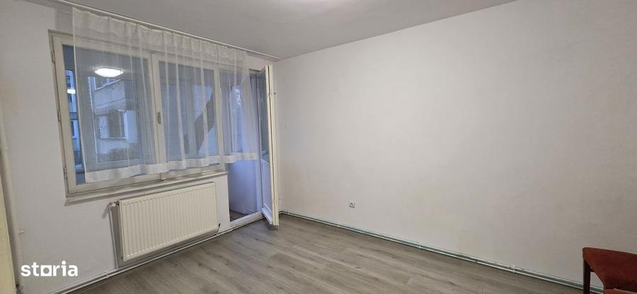 Apartament cu 3 camere decomandat în Tudor