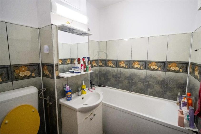 Apartament cu 4 camere decomandat, mobilat în Soarelui