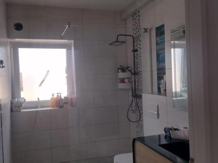 Casă cu 5 camere în Bartolomeu