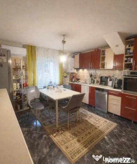 Apartament cu 4 camere decomandat în Central