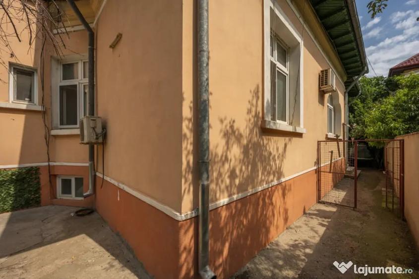 Casă cu 7 camere cu Teren 459 Mp în Ferdinand