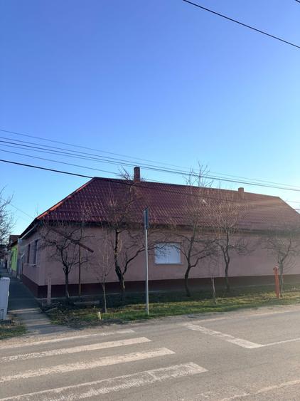 Casă cu 4 camere cu Teren 711 Mp în Ghiroda