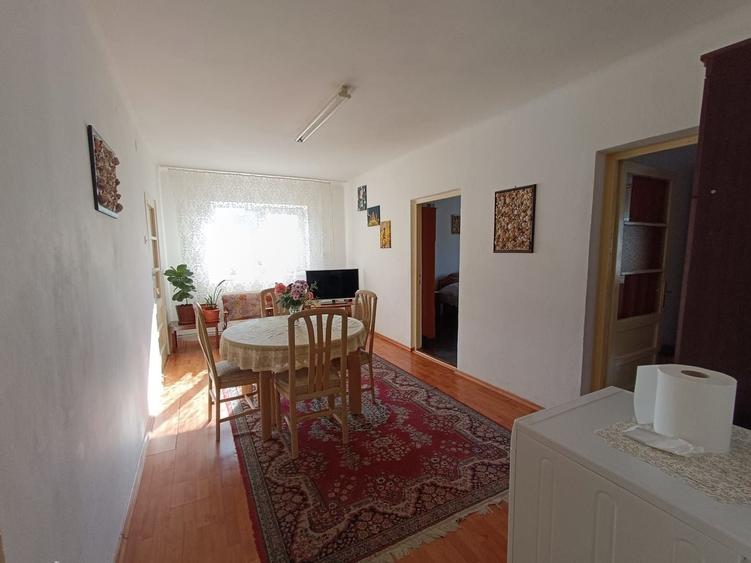 Casă individuală cu 6 camere cu Canalizare în Dâmbul Rotund