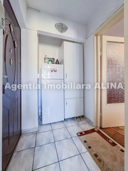 Apartament cu 2 camere semidecomandat în Piața Centrală