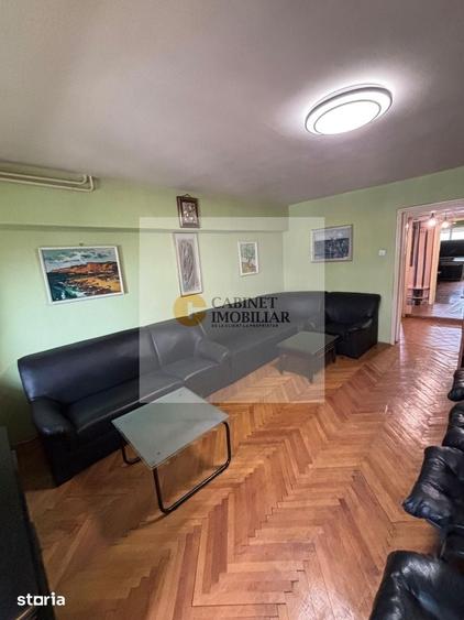 Apartament cu 3 camere decomandat, mobilat în Decebal — fotografia 2