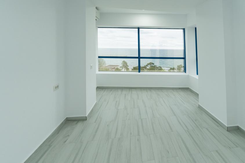 Apartament cu 3 camere semidecomandat în Olimp