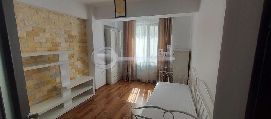 Apartament cu 3 camere decomandat în Bucșinescu
