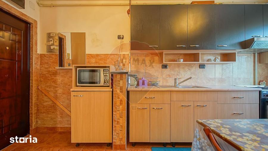 Apartament cu 2 camere semidecomandat, mobilat în Est