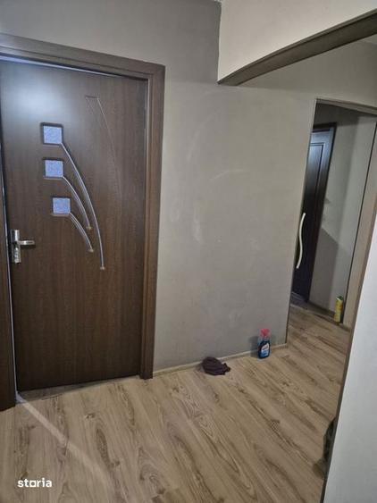 Apartament cu 3 camere decomandat în Steaua