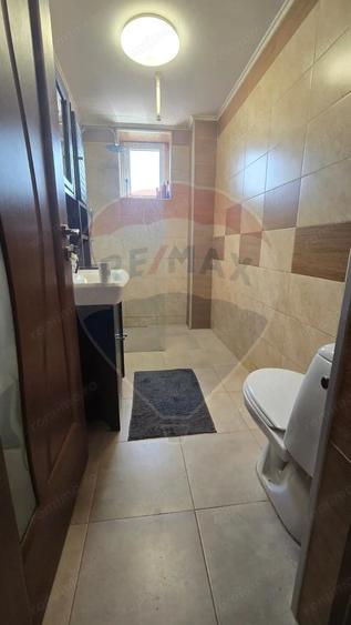 Casă cu 5 camere cu Teren 1375 Mp în Dârlos