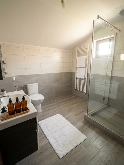 Casă individuală cu 6 camere cu Teren 300 Mp în Agigea