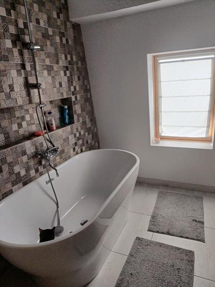 Casă cu 4 camere cu Teren 215 Mp în Central