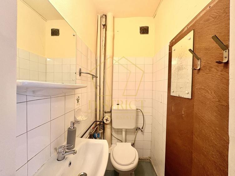 Apartament cu 3 camere semidecomandat, mobilat în Ultracentral
