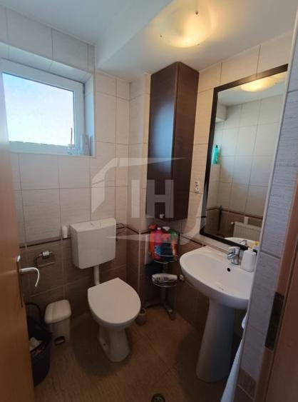 Apartament cu 4 camere semidecomandat, mobilat în Europa