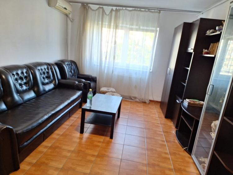 Apartament cu 3 camere decomandat în Militari