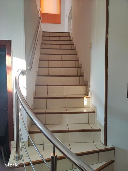 Casă cu 7 camere cu Teren 260 Mp în Tei