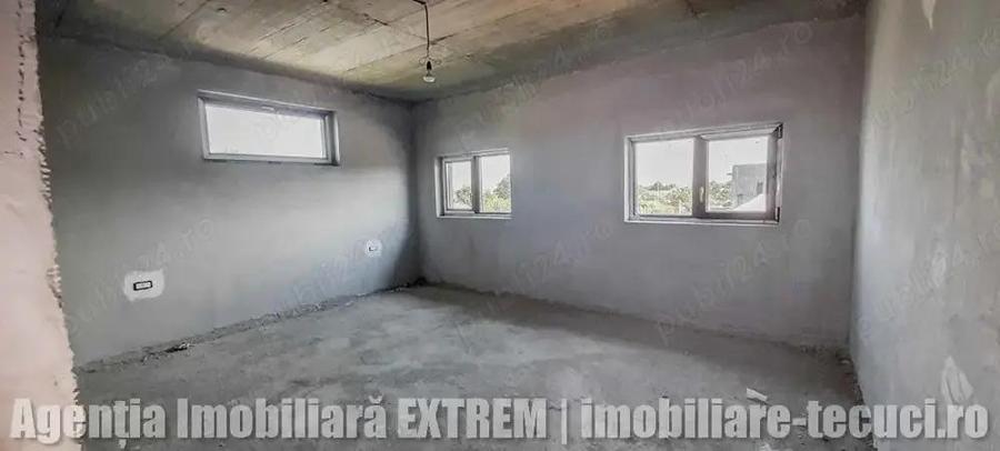 Casa cu 8 camere ?i 800 mp curte, la ro?u, in Tecuci - 8
