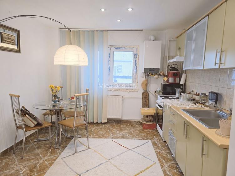 Hărmanului apartament cu 2 camere etaj 2 in bloc cu lift structura mare