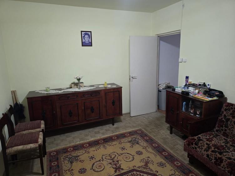 Proprietar, vand apartament 2 camere semidecomandat, situat la et 4 din 4. - 6