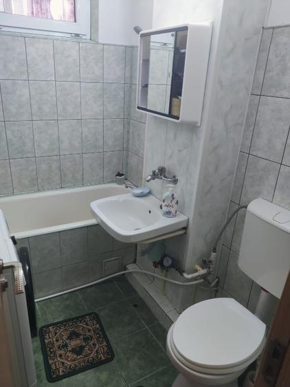 Vand apartament 2 camere decomandat semicentral Roman - 9