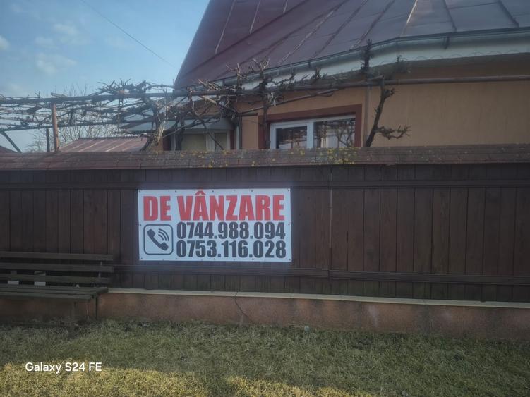 Casă cu anexă și teren generos de 1.600 mp - 1