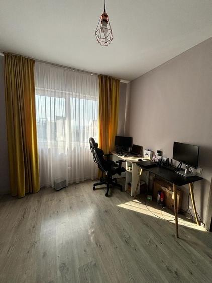 Duplex cu 5 camere cu Teren 250 Mp în Florești