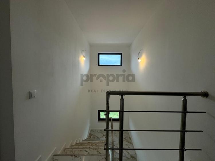 Casa de vanzare | 5 camere • 3 bai • 415 mp teren | Harman - 14