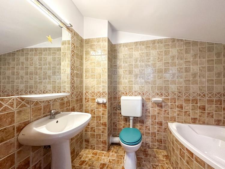 La doi pasi de Universitate - nu doar un birou ci un statut - 26