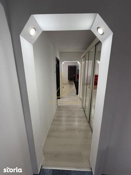 Apartament de 3 camere, semidecomandat, 67 mp., zona Lama - 2