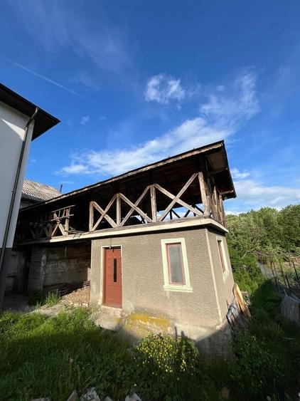 Casă cu 6 camere cu Teren 678 Mp în Central