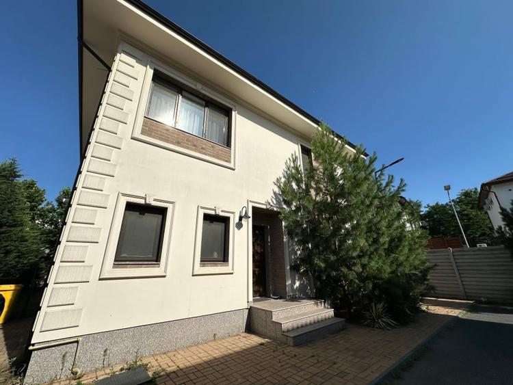 Vila Individuala 5 Camere Otopeni Terasa Parcare Curte Generoasa - 1