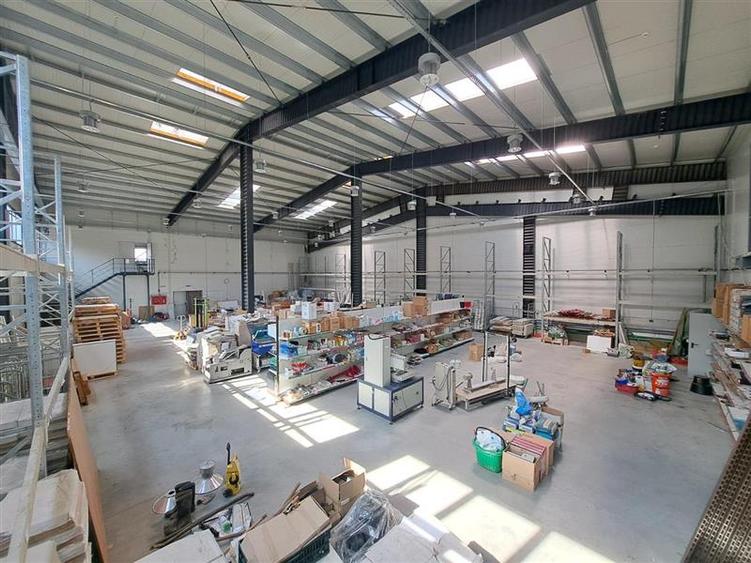 Hala de 765 mp utili + 216 birouri, situata in zona Tetarom! - 1