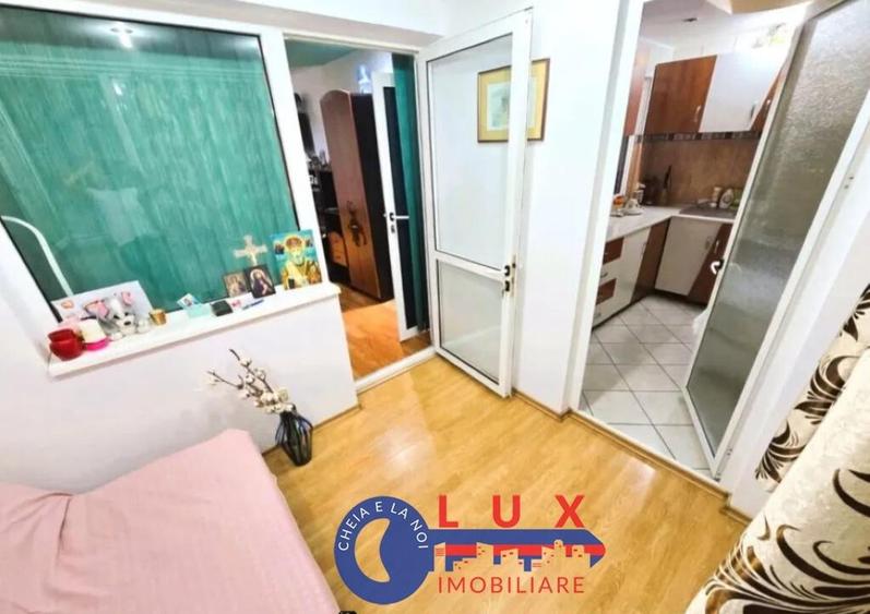 ID 2969 Apartament 2 camere transformat in 3 camere - PARTER - 4