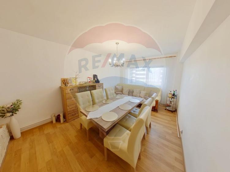 Apartament cu 4 camere de vanzare in zona Central - 10