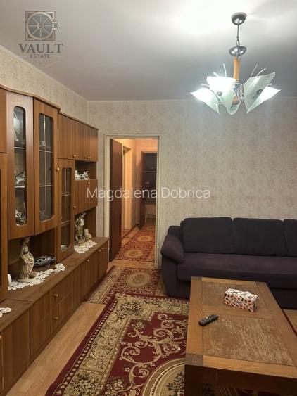Apartament cu 3 camere semidecomandat în Dristor