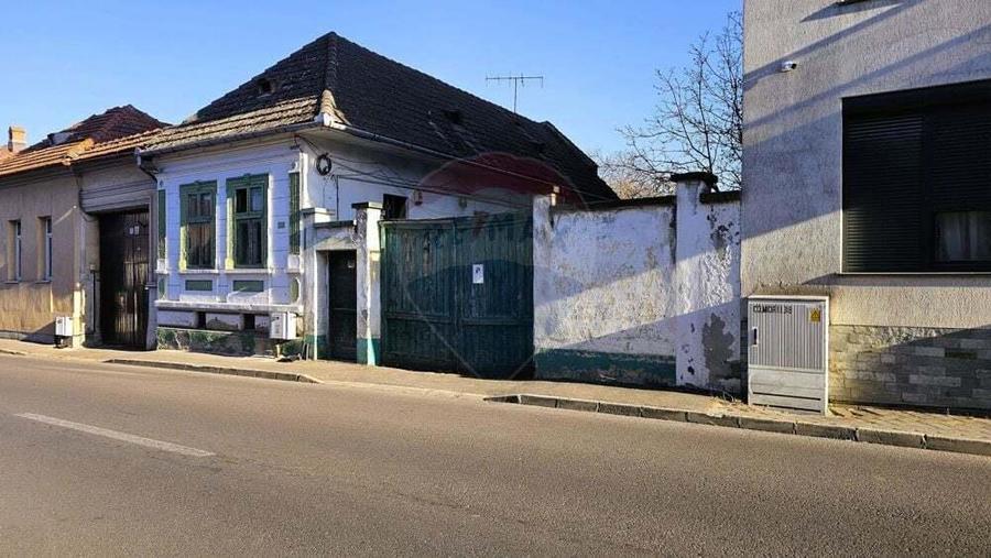 Lot teren de 597 mp | Casa renovabila | (PUZ si CU Bloc P+2+M etaje) - 2