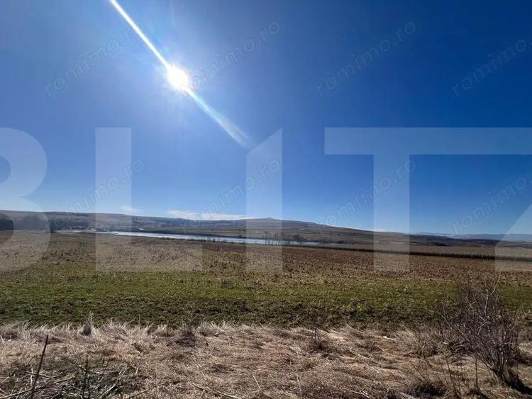 Oportunitate de Investi?ie: 1.5 Hectare langa Lac in Sutu, Comuna Ciurila - 1