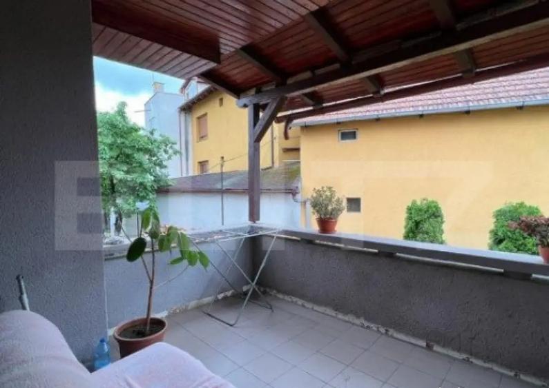 Casa 274 mp, teren 443 mp, zona centru LIVADA, pretabila si - 10