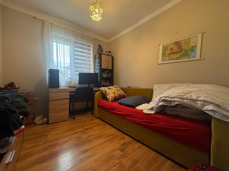 Apartament 3 camere, 70 mp cu parcare, et3, Str Florilor - Floresti - 14