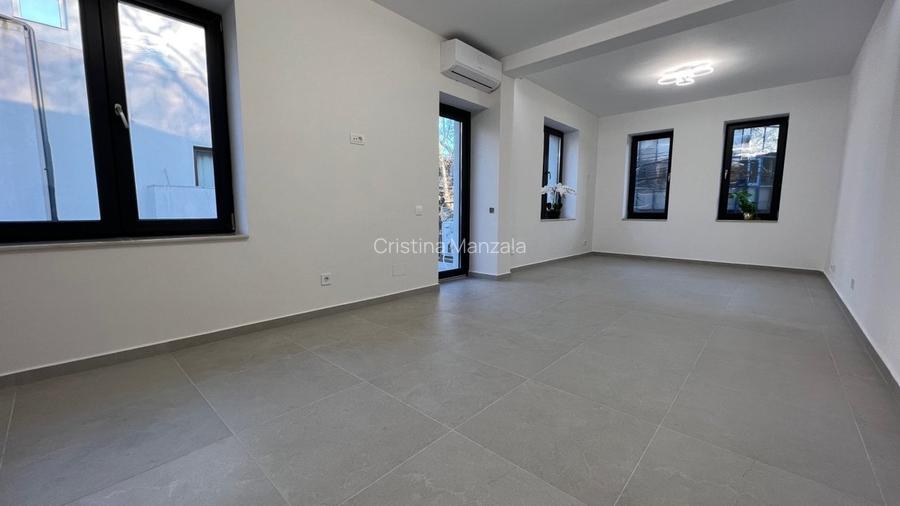 Tineretului-Parcul Carol ,casa renovată P+1,fara curte ,100 mp ,terasa mare
