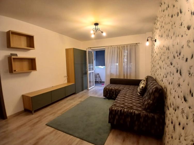 Apartament cu 3 camere decomandat, mobilat în Central