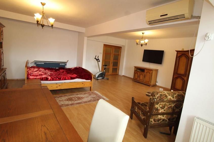 Apartament 3 camere, zonă centrală - 1