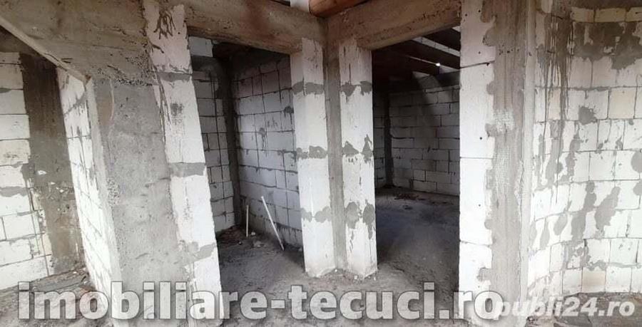 Casa la rosu cu 1000 mp teren in com Munteni, parter ?i mansarda - 11